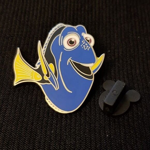 Disney Pin Finding Nemo Dory 2016 DMC Movie Club Exclusive VIP Pin #60 116268 - Picture 4 of 5